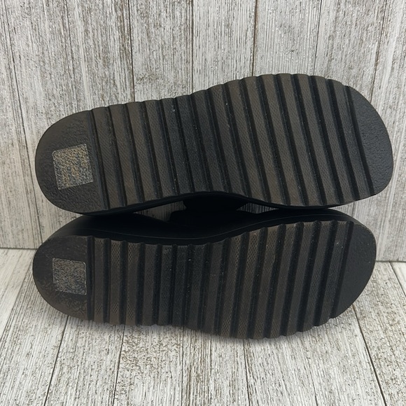 Steve Madden UO Exclusive Scrunchy Platform Sandal - Picture 3 of 8